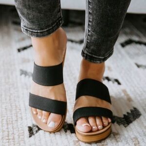 Steve Madden Aliyah black and woodgrain platform slip on sandals, size 8.5